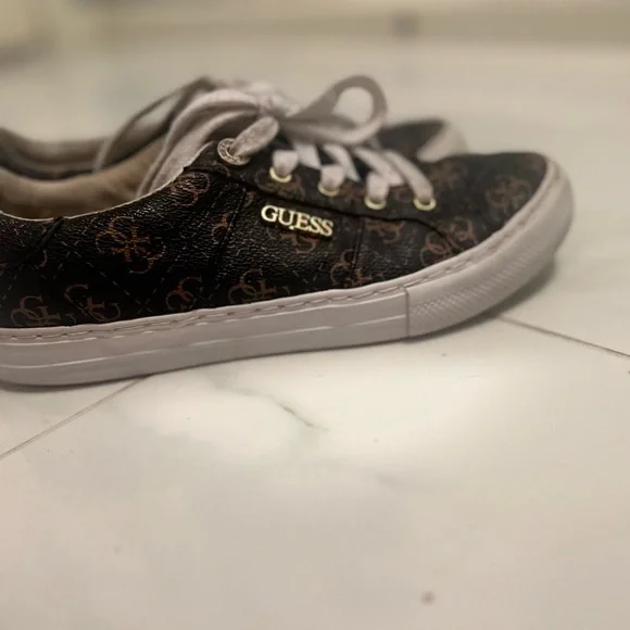 Guess Women's Loven Casual Sneakers. Gold/Brown. Size 7.5 - Picture 4 of 10